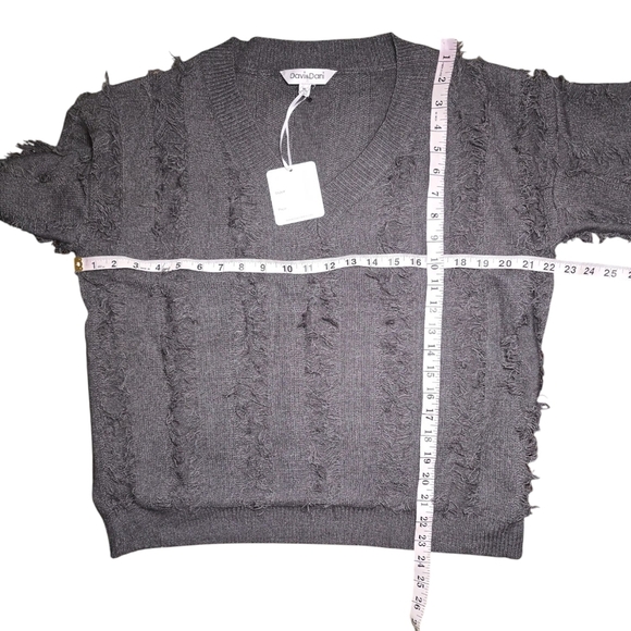 NWT DAVI & DANI Wool Mixed Gray V-Neck Textured Sweater Size M - Picture 6 of 7